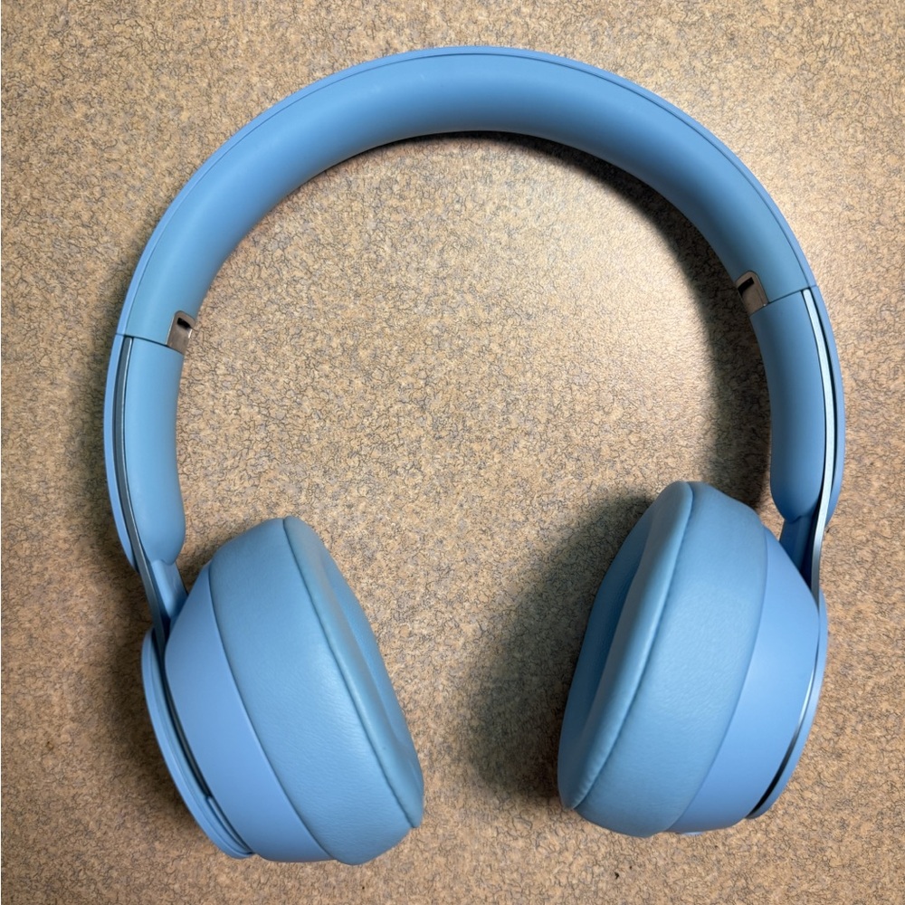 Beats by Dre Solo Pro Wireless headphones blue